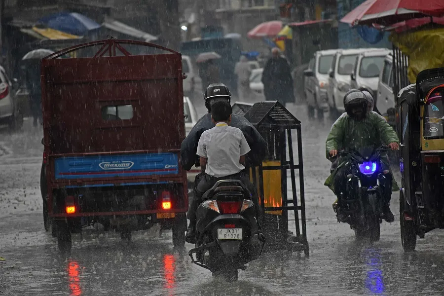 J&K Weather Alert: Heavy to Very Heavy Rain Likely From July 20–22; MET Warns of Flash Floods & Landslides